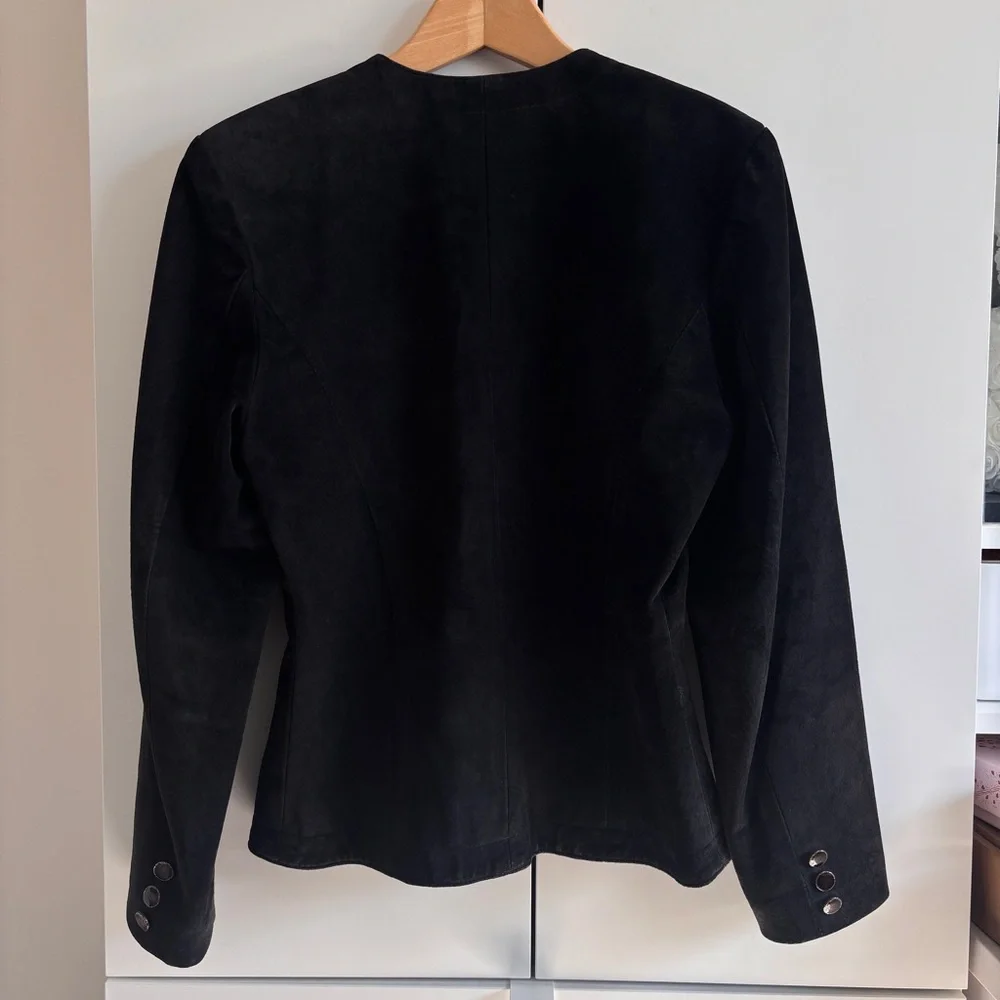 Danier Women's Elegant Black Suede Blazer - Picture 2 of 9